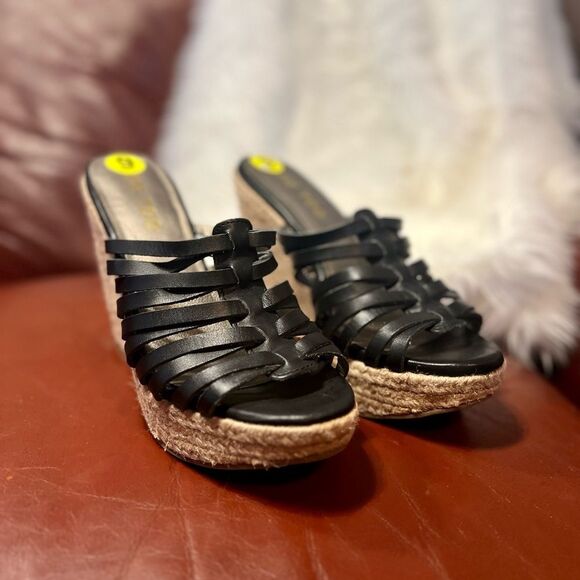 ME TOO Black Hutch Strappy Wedge Sandals - Picture 1 of 7